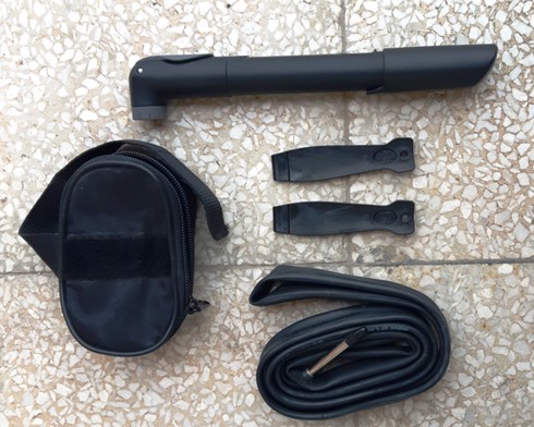 Come riparare la gomma della bicicletta per ruote con camera d’aria, grande o piccole che siano, al carbonio o di alluminio